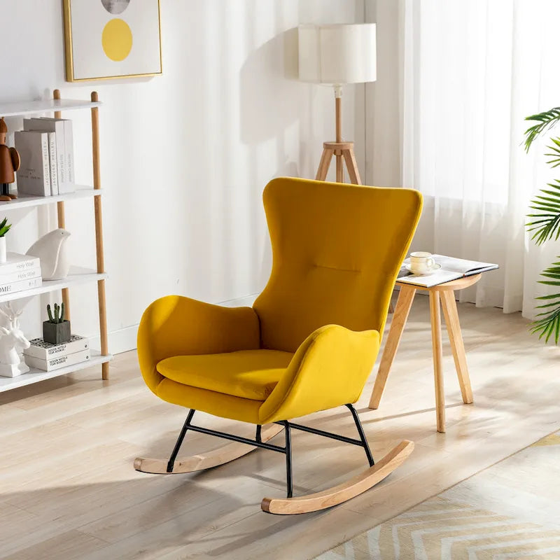 Poltrona a dondolo moderna Yellow 33.1 con schienale alto, rivestita in tessuto, con gambe in legno di gomma e struttura in metallo