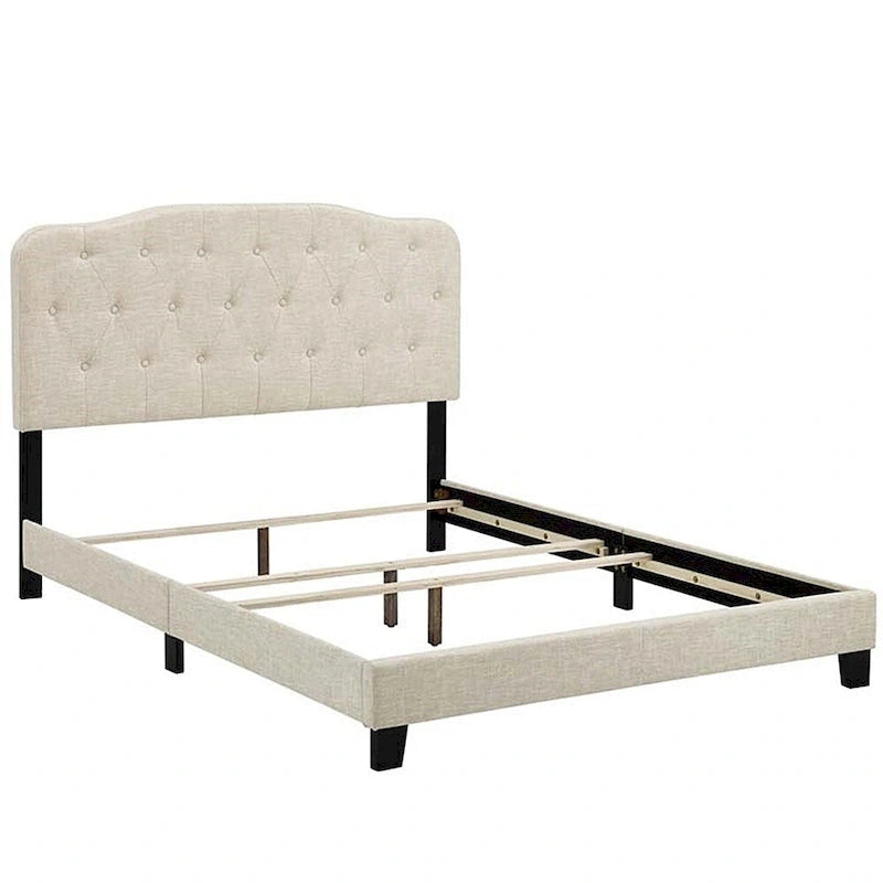 Letto matrimoniale king size con piattaforma in tessuto beige e testiera imbottita a bottoni