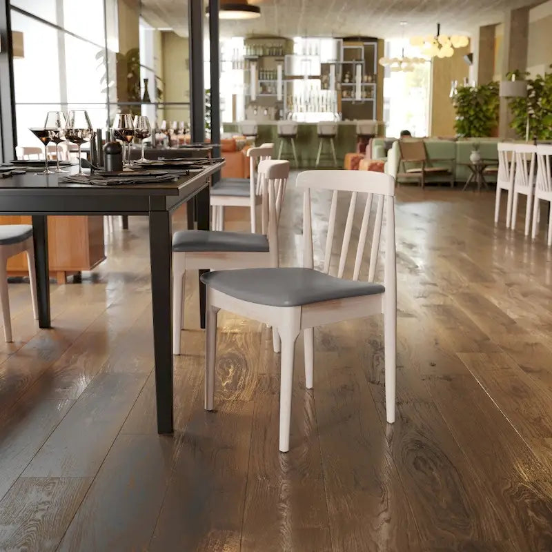 Sedia da pranzo commerciale in legno massello con sedile imbottito in vinile