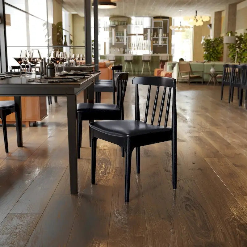 Sedia da pranzo commerciale in legno massello con sedile imbottito in vinile